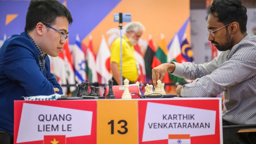 Le Quang Liem makes history, advances to FIDE Chess World Cup Round 5